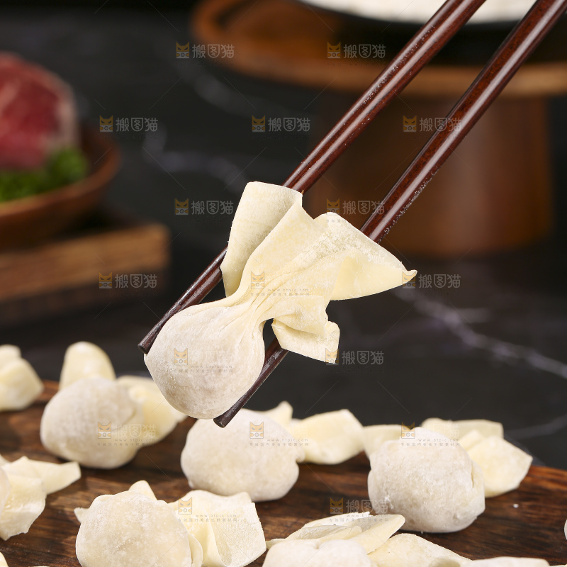 深底上的小金鱼馄饨