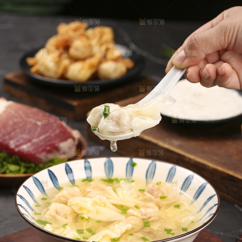 深底上的小金鱼馄饨