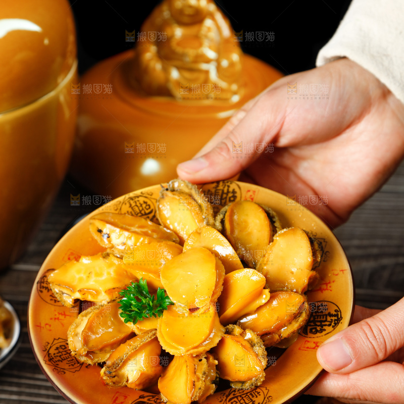 深底上的佛跳墙食材