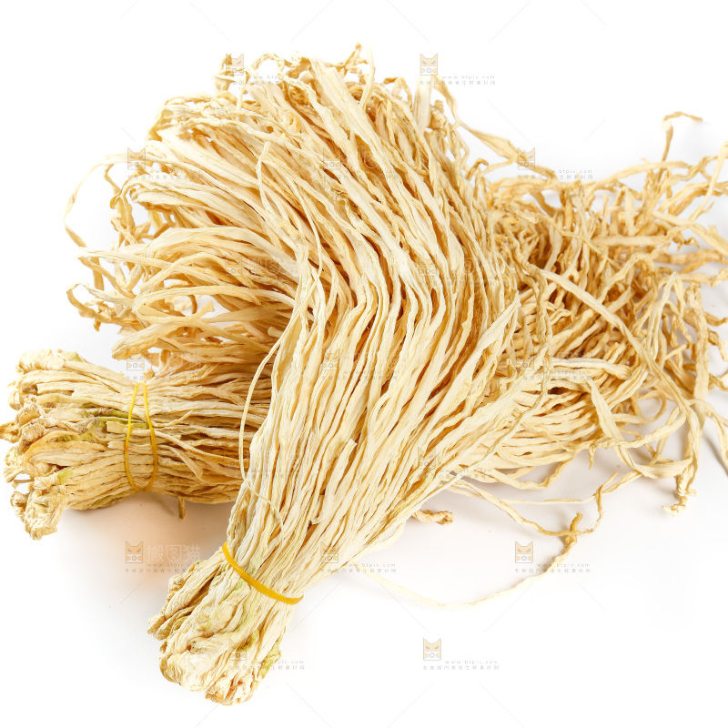 白底上的干萝卜条