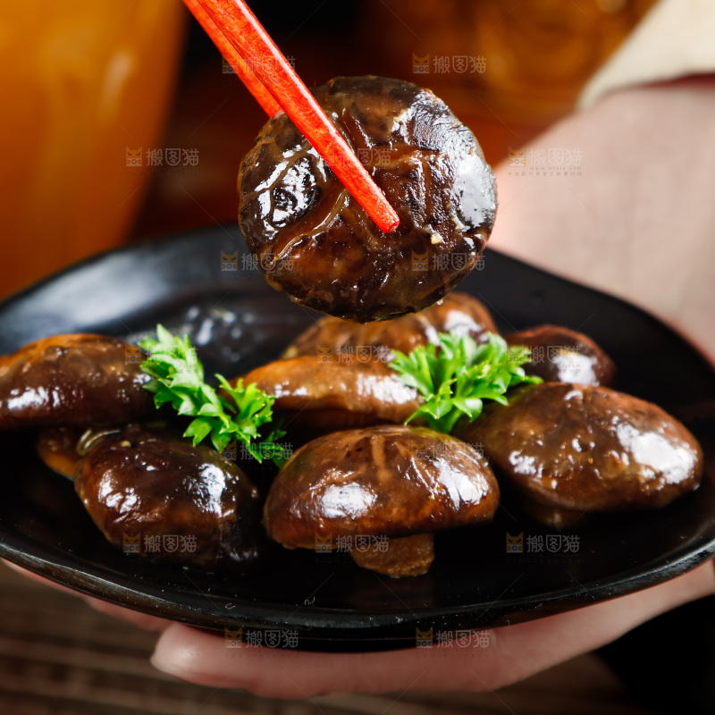 深底上的佛跳墙食材