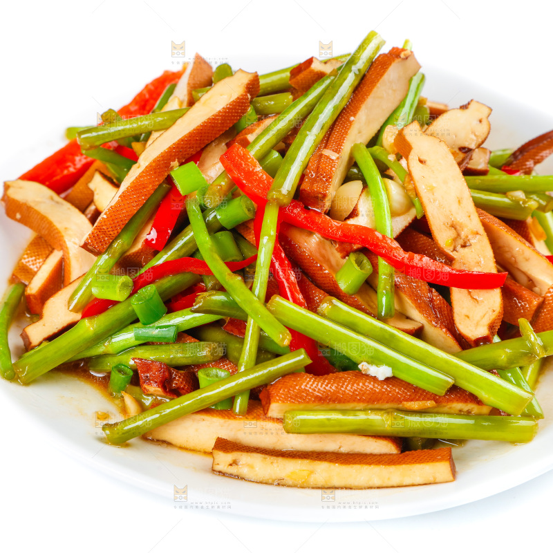 盘子里的藜蒿炒香肠