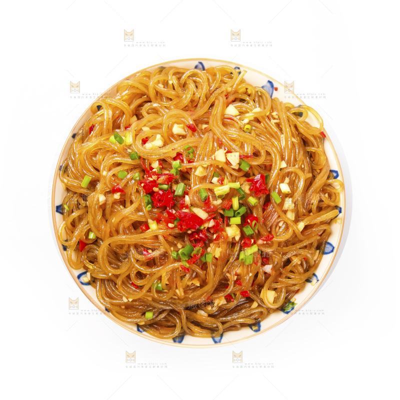 白底上的炒红薯粉条