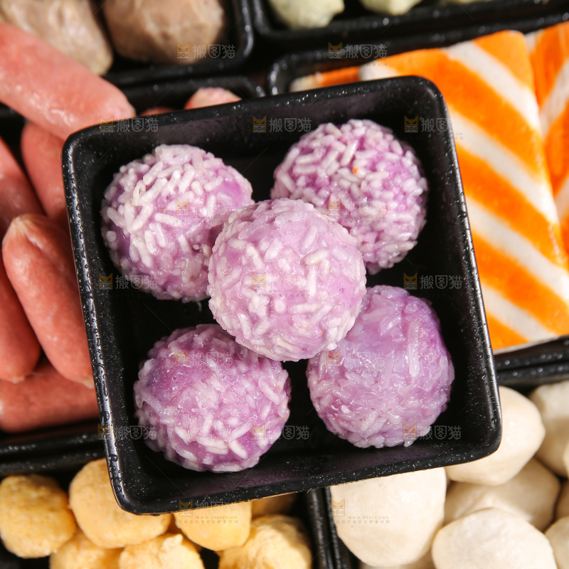 深底上的火锅丸子