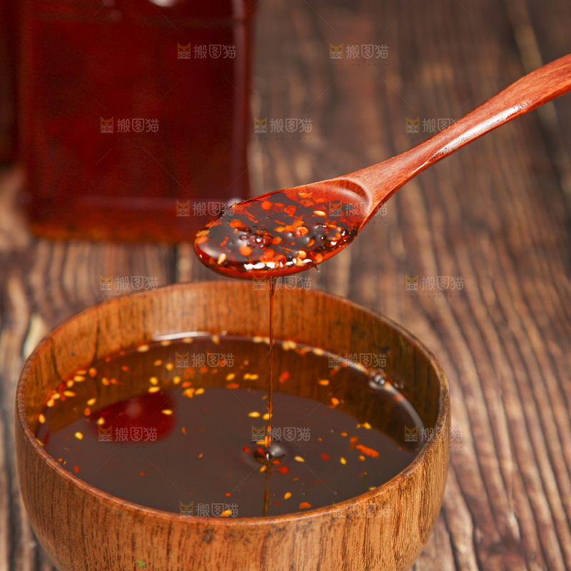 木底上的辣椒油