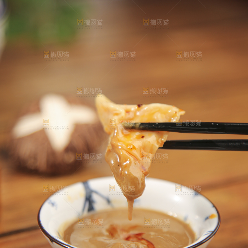 木底上的火锅丸子