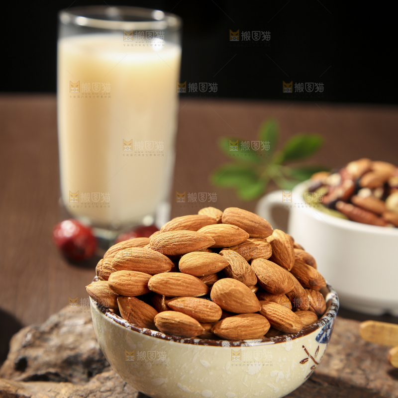 深底上的扁桃仁