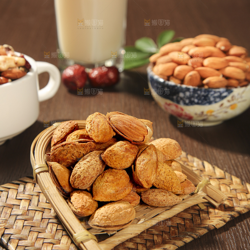 深底上的扁桃仁