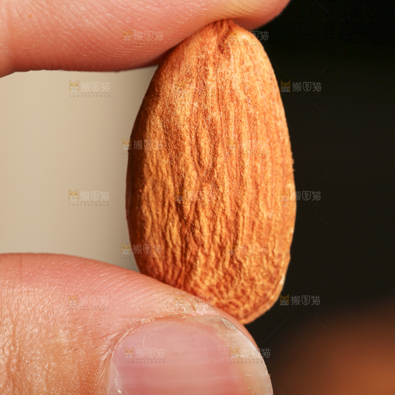 深底上的扁桃仁