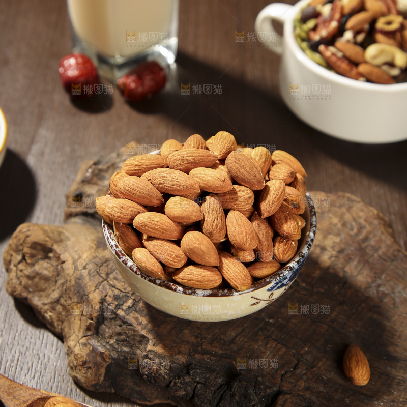 深底上的扁桃仁