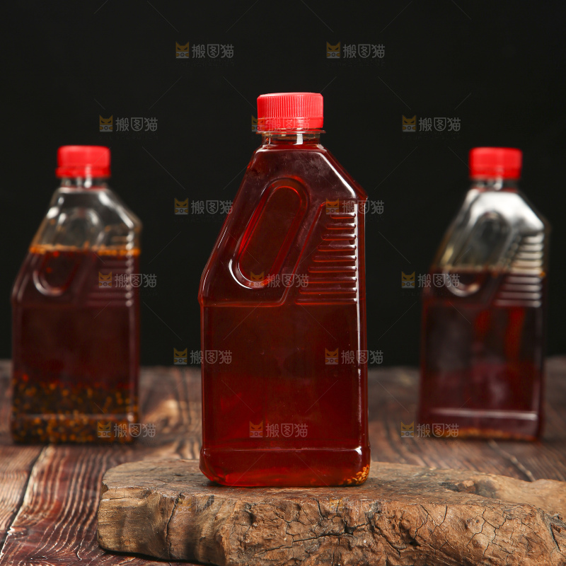 木底上的辣椒油