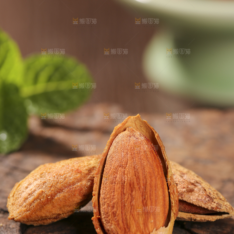 深底上的扁桃仁
