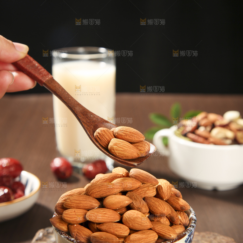 深底上的扁桃仁
