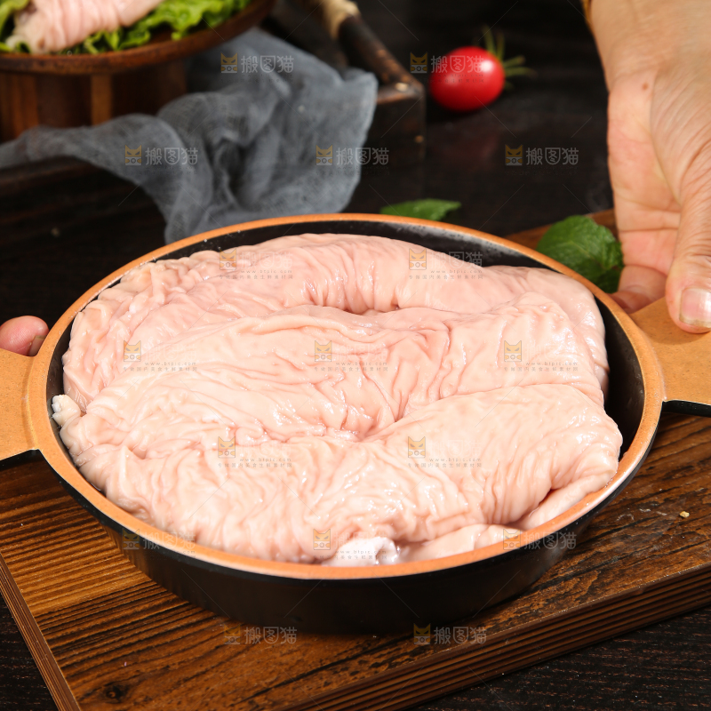 深底上的新鲜猪大肠