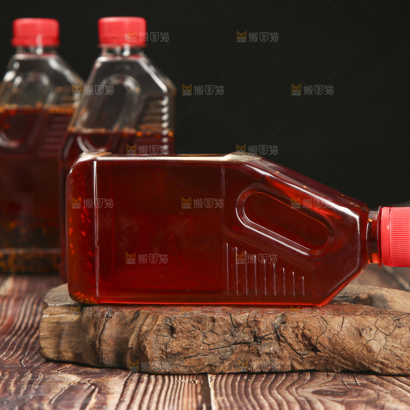 木底上的辣椒油