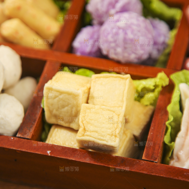 木底上的火锅丸子