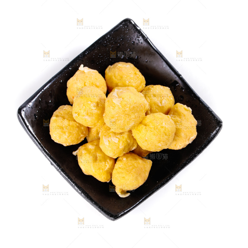 白底上的火锅丸子