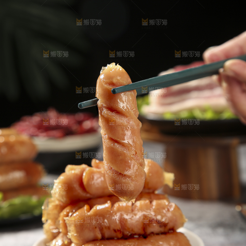 深底上的烤肠