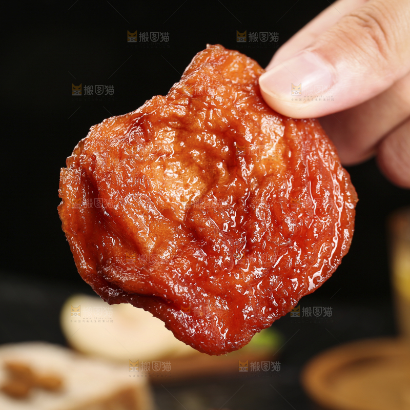 深底上的苹果干