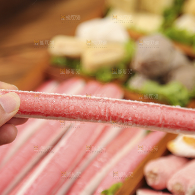 木底上的火锅丸子