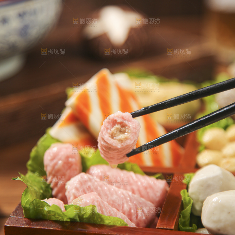 木底上的火锅丸子