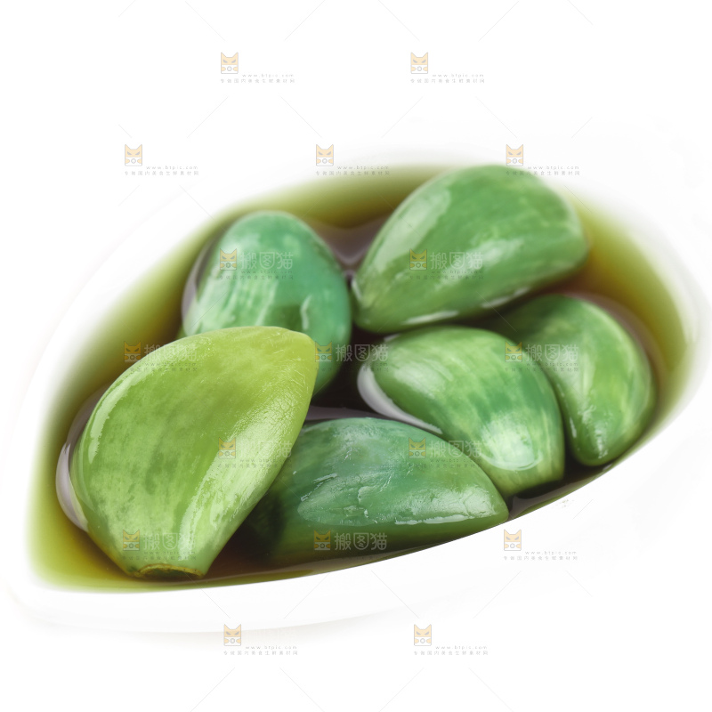 白底上的腊八蒜