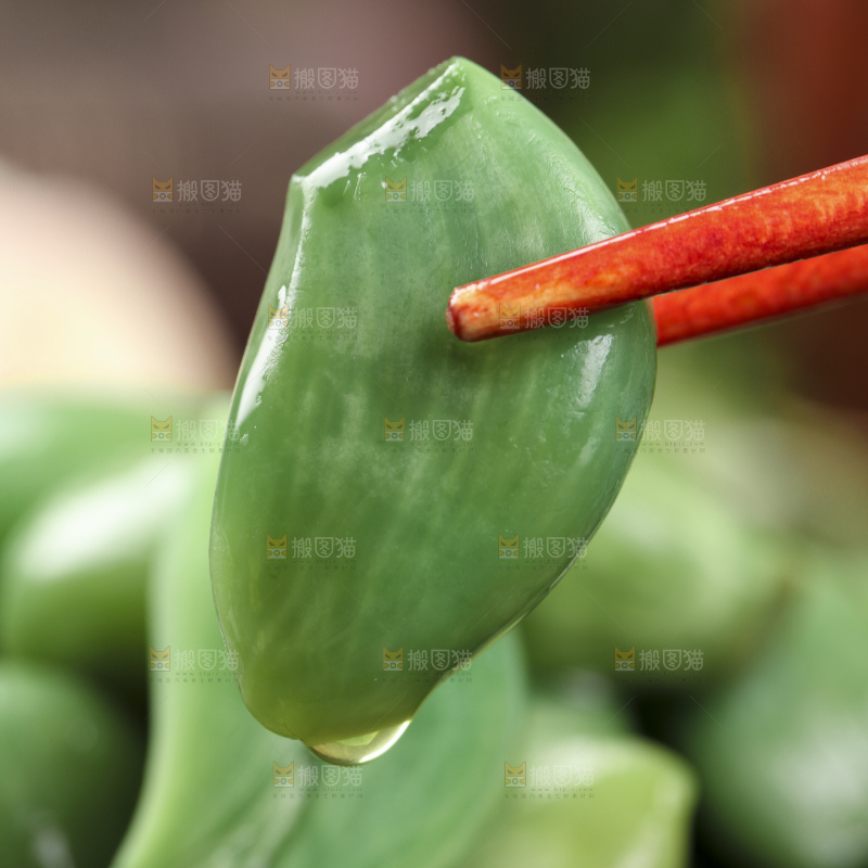 深底上的腊八蒜