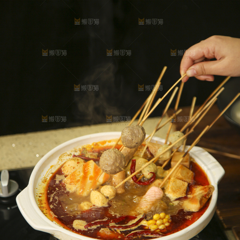 锅里的火锅丸子