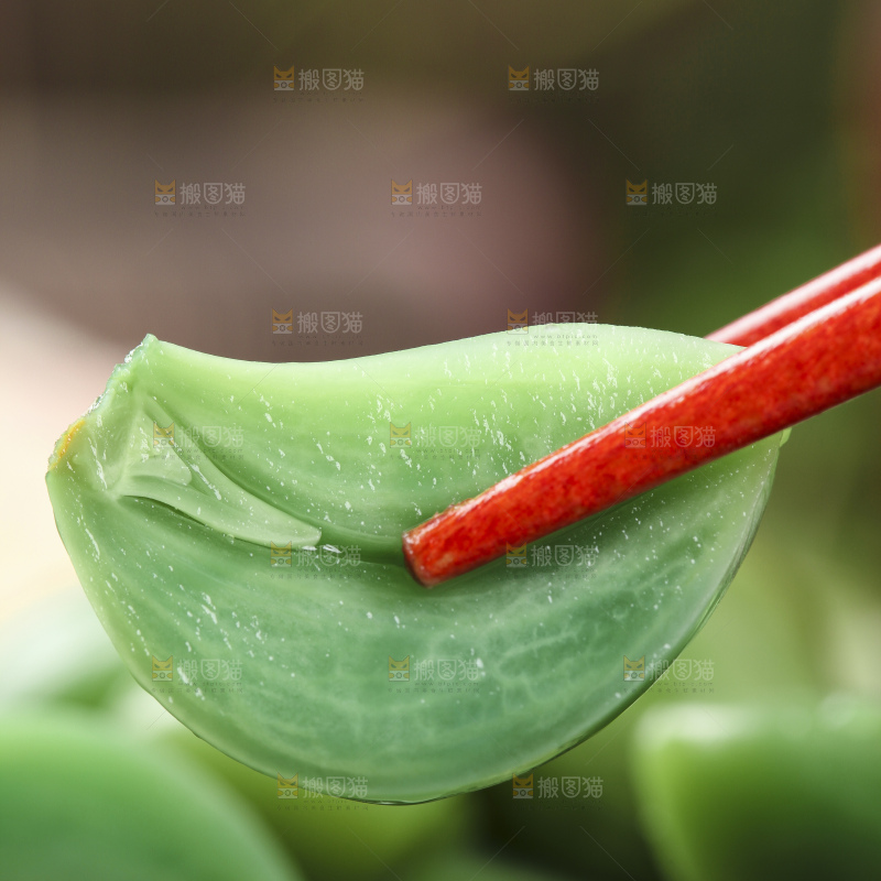 深底上的腊八蒜