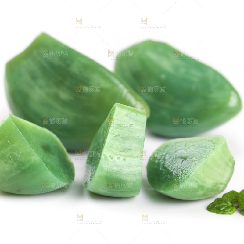 白底上的腊八蒜
