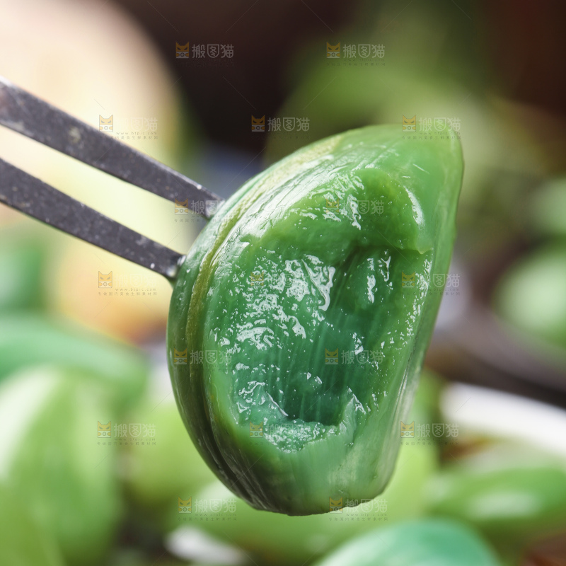深底上的腊八蒜