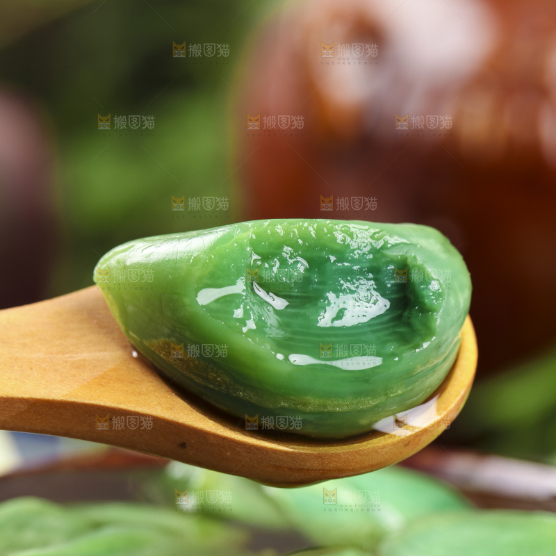 深底上的腊八蒜