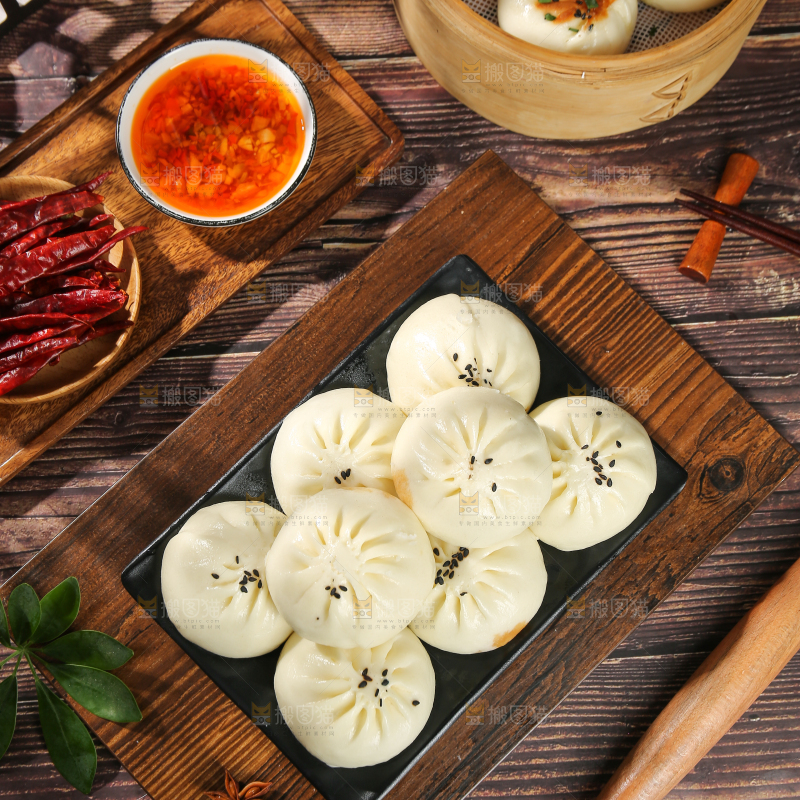 深底上的牛肉包子