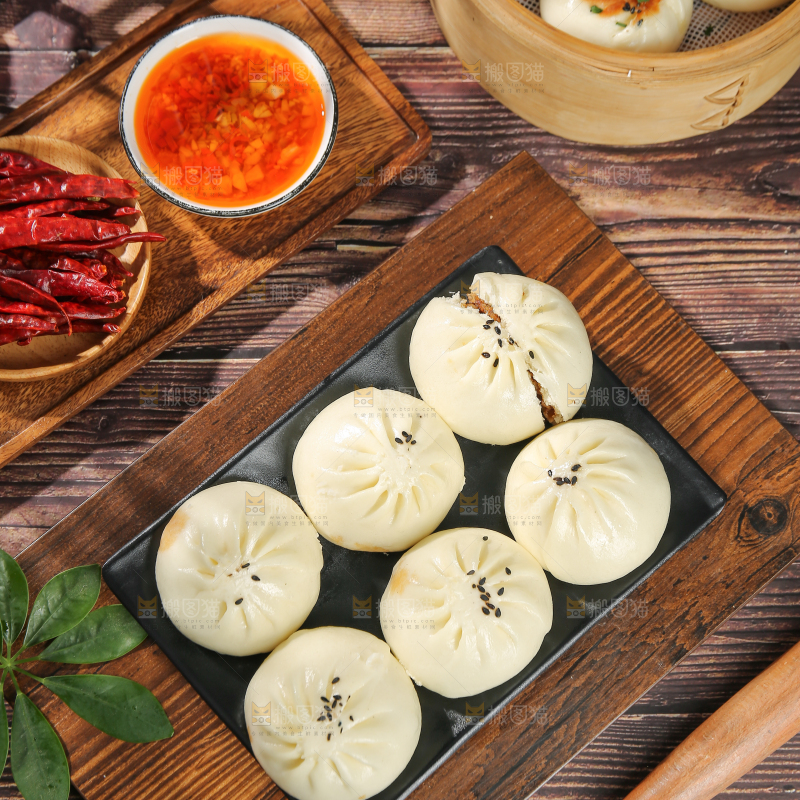 深底上的牛肉包子