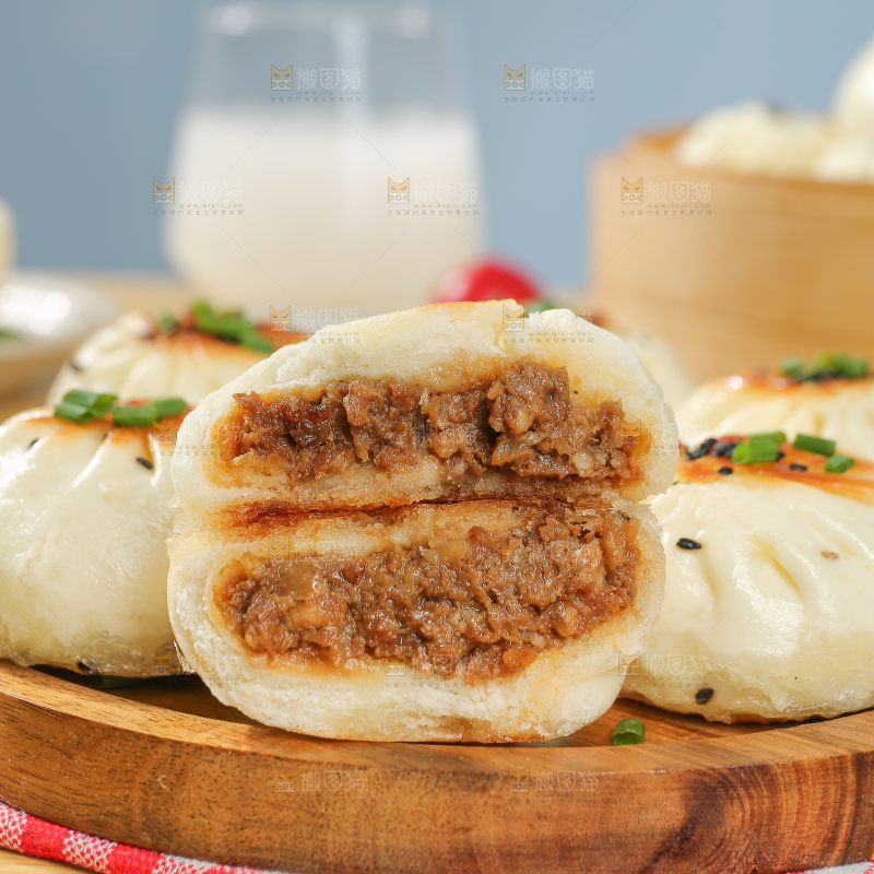 浅底上的牛肉包子