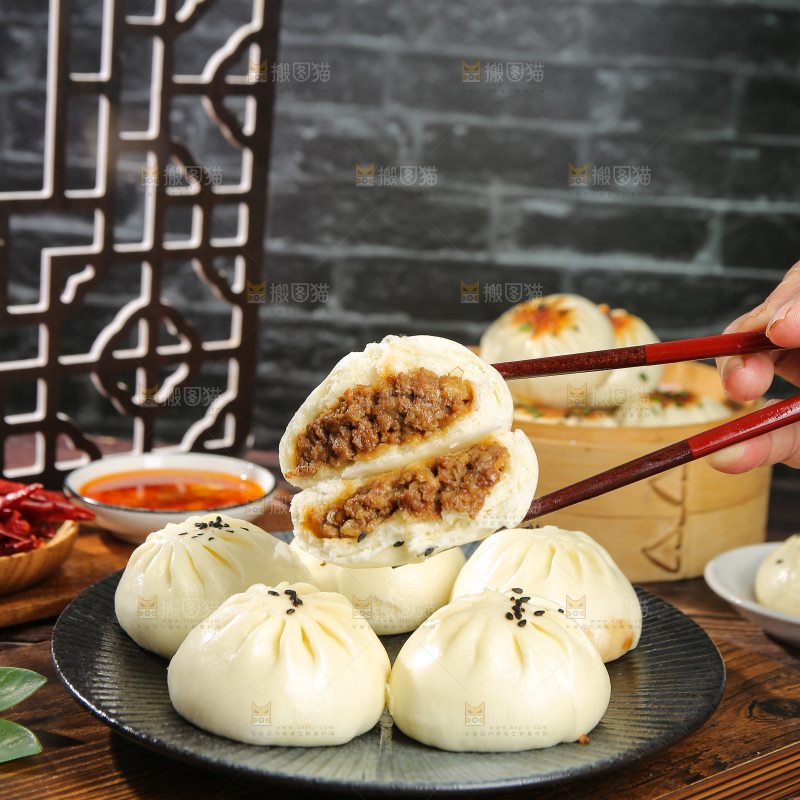 深底上的牛肉包子