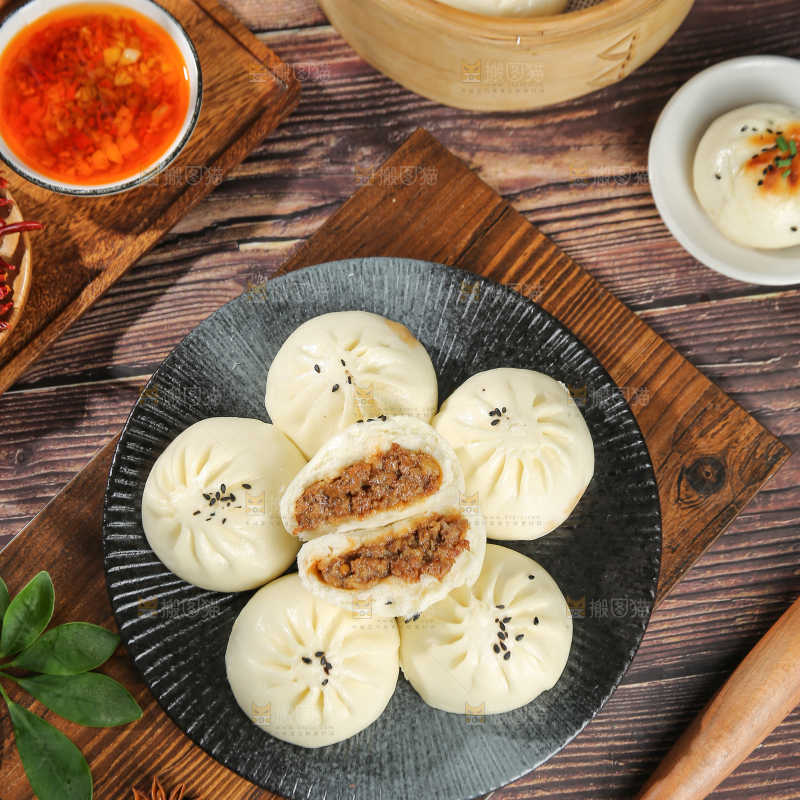 深底上的牛肉包子
