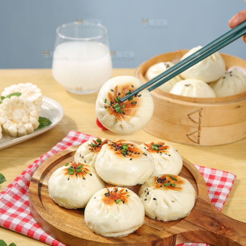 浅底上的牛肉包子