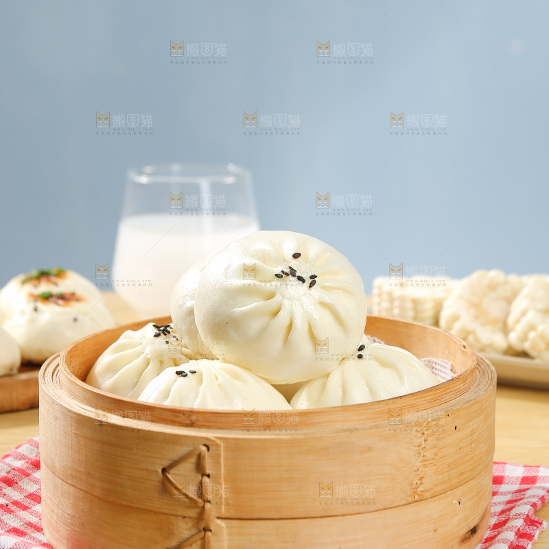 浅底上的牛肉包子