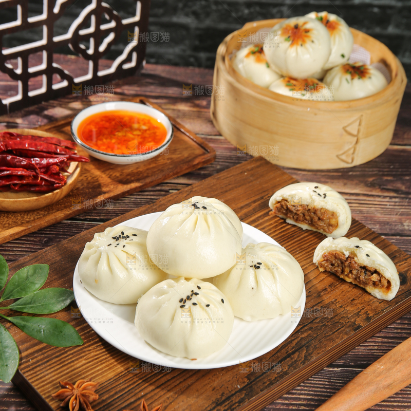 深底上的牛肉包子