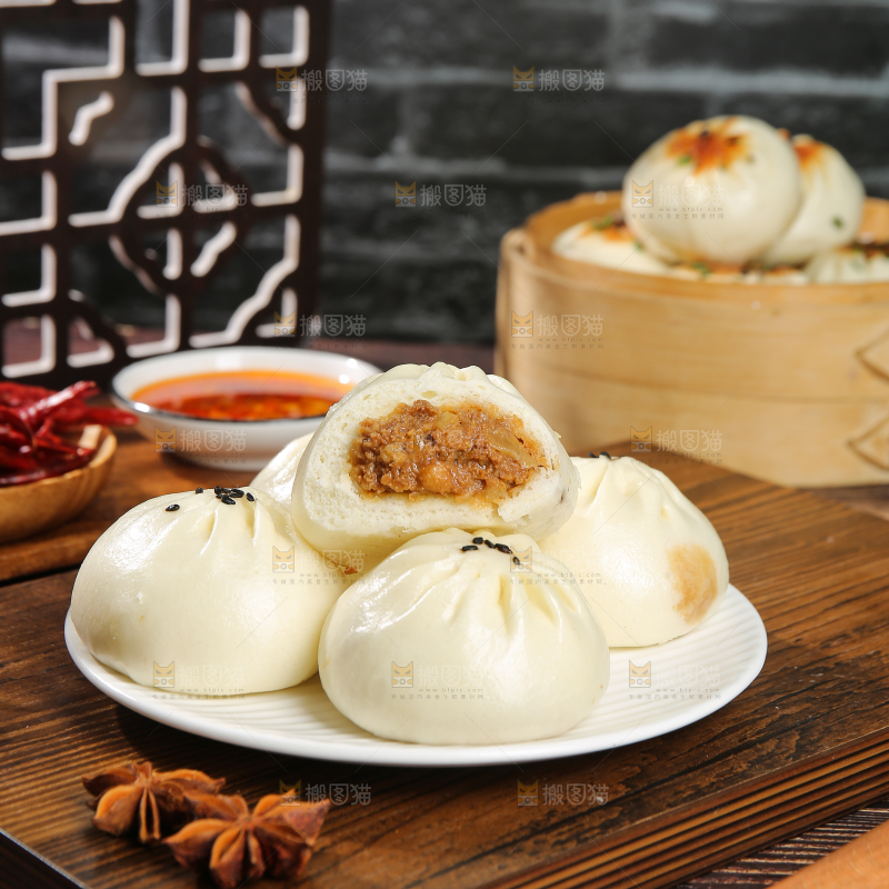 深底上的牛肉包子