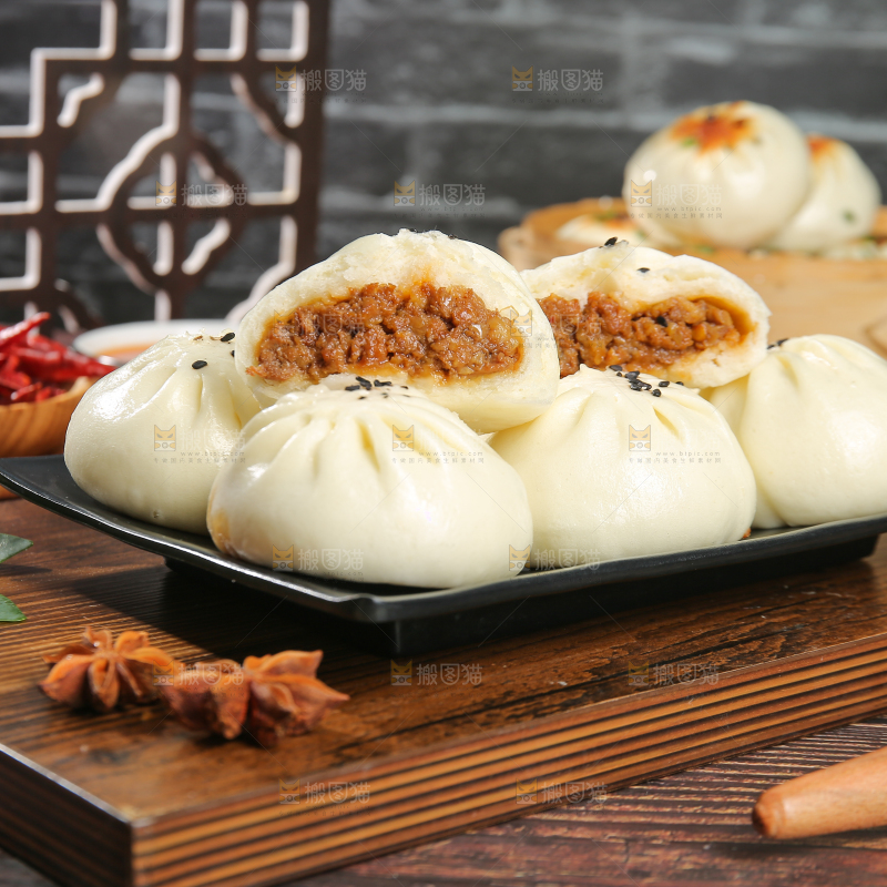 深底上的牛肉包子