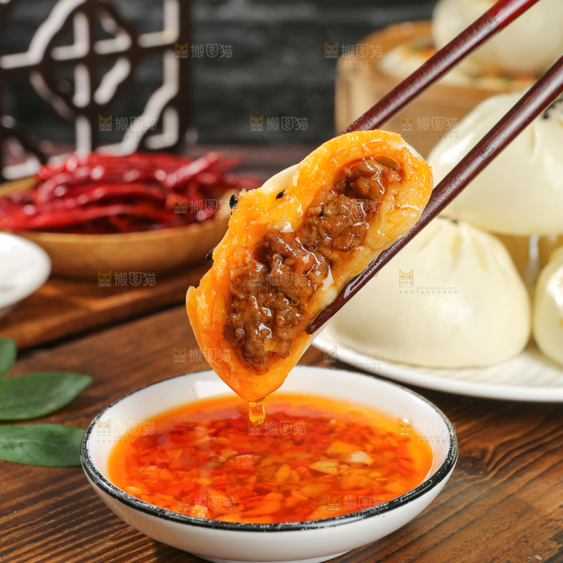 深底上的牛肉包子
