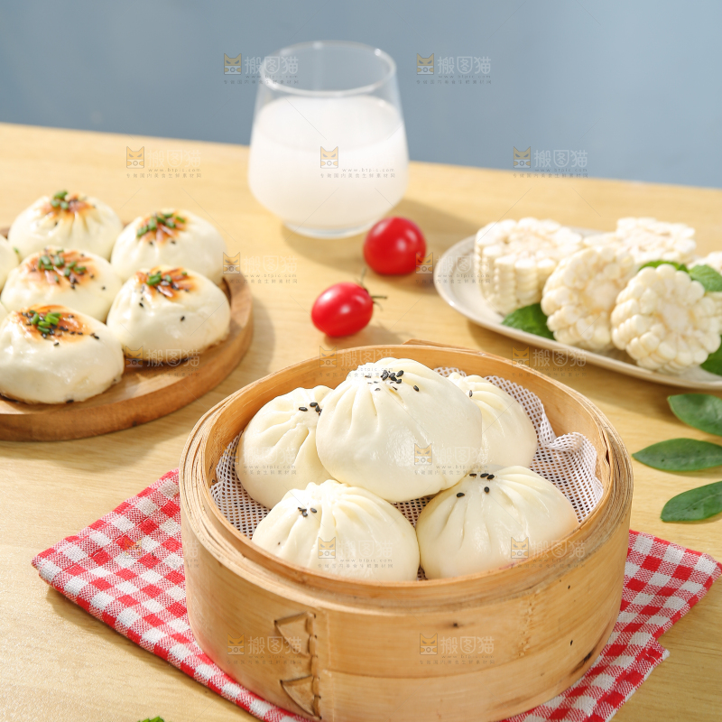 浅底上的牛肉包子
