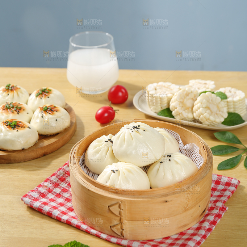 浅底上的牛肉包子