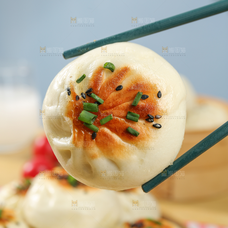 浅底上的牛肉包子