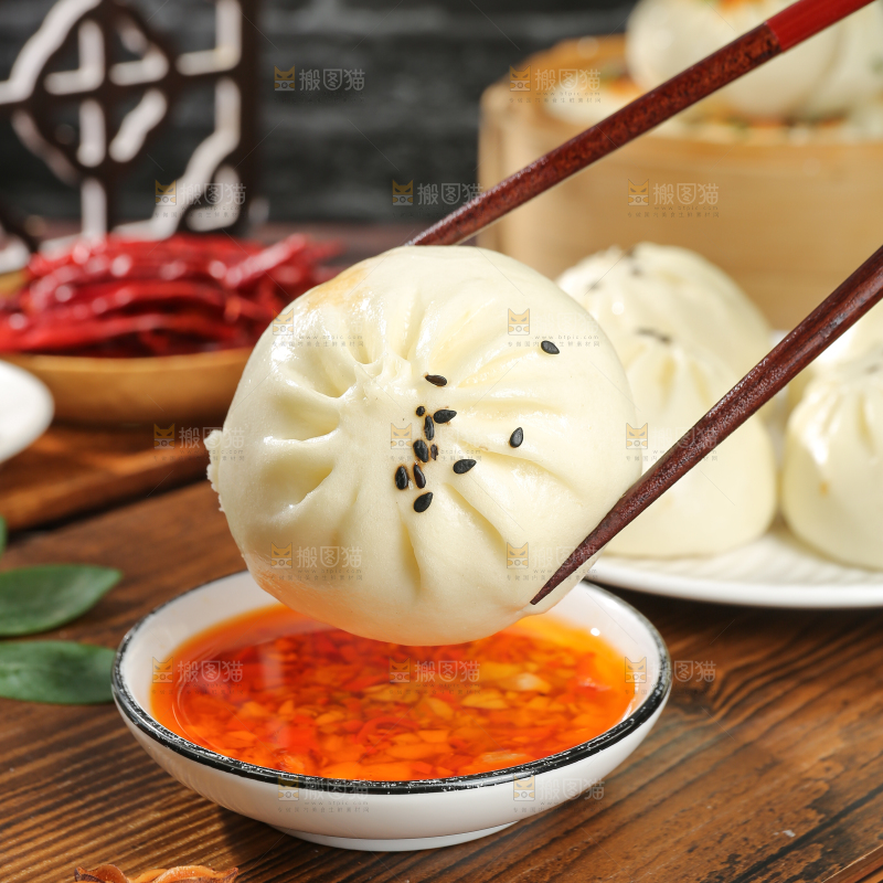 深底上的牛肉包子