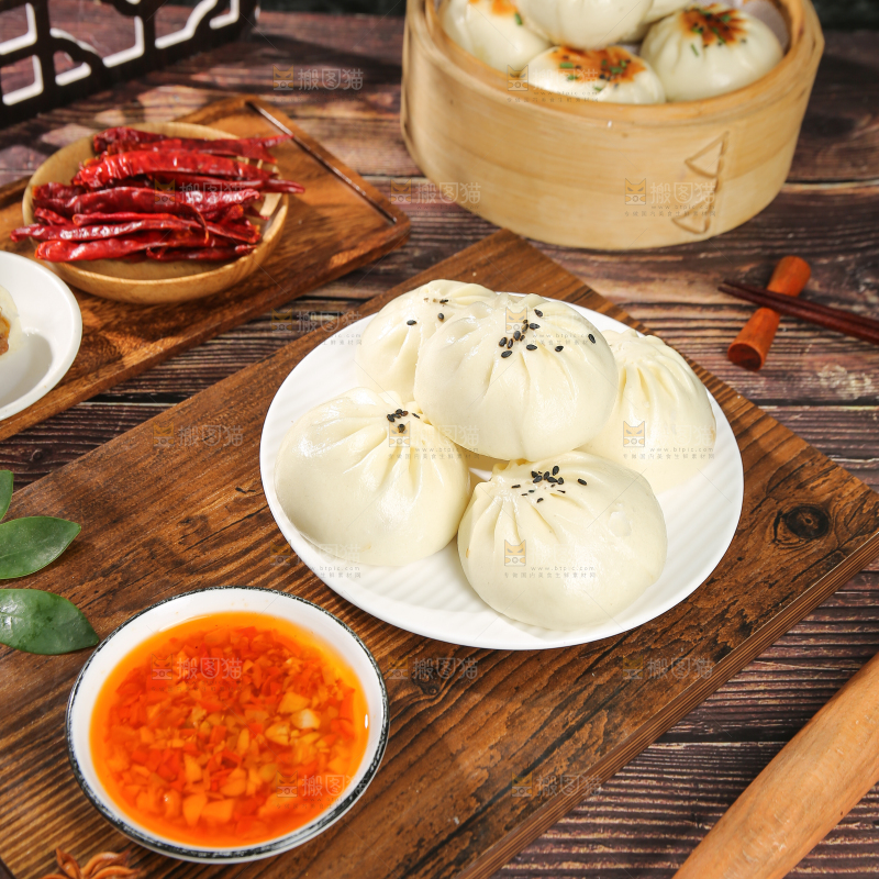 深底上的牛肉包子