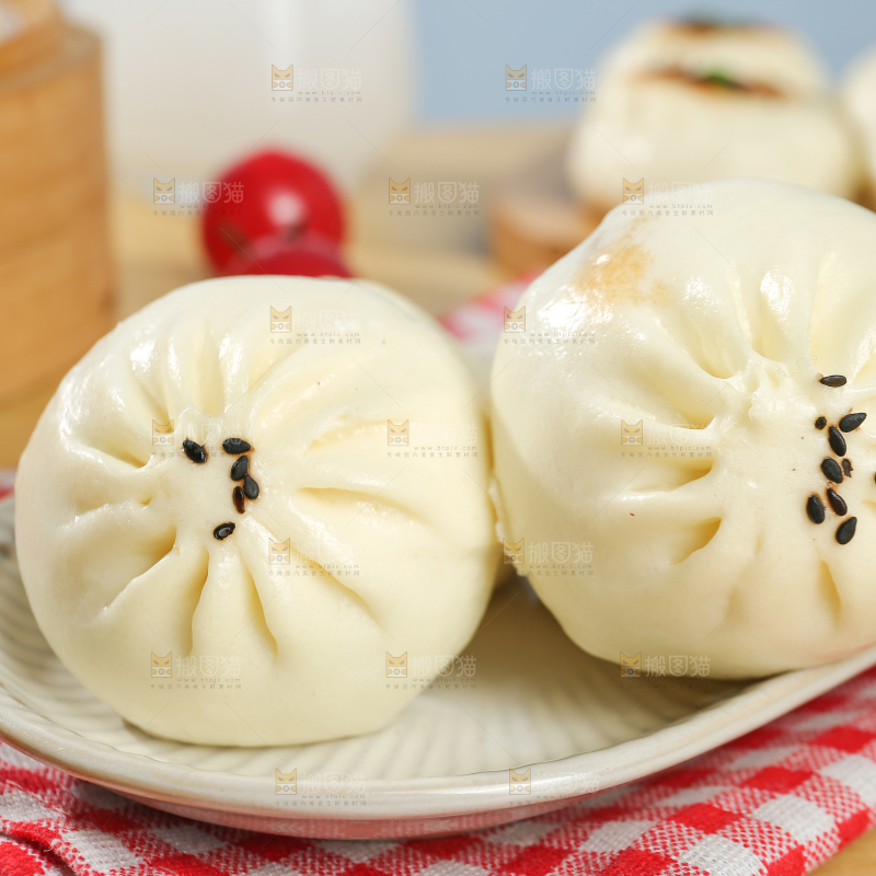 浅底上的牛肉包子