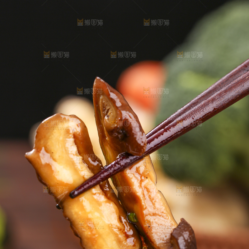 深底上的炒豆泡